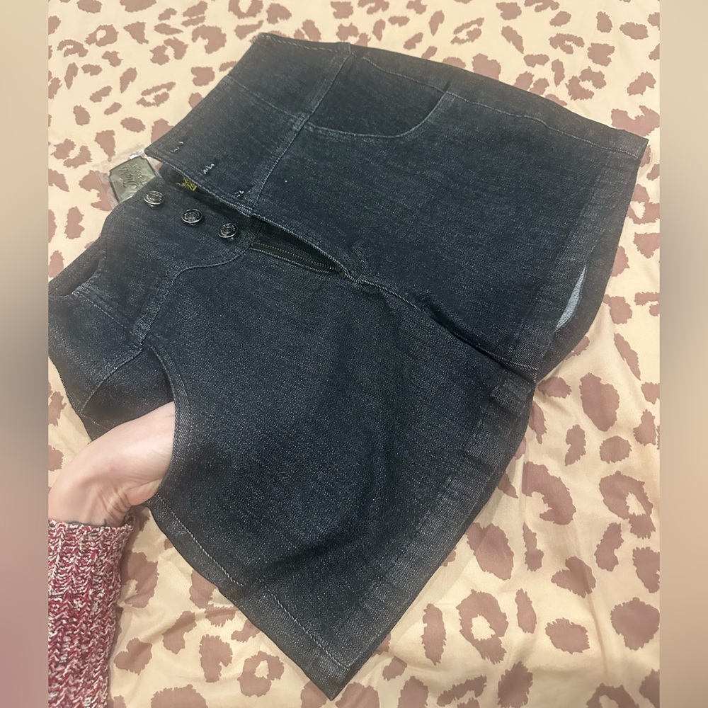High-Rise Dark Denim Shorts w/ heart pockets & Front Button Detail - Picture 11 of 16